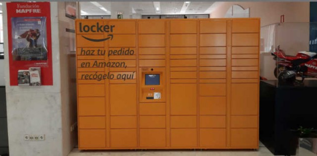 Mapfre instala en València el primer locker de Amazon de su red comercial en la provincia
