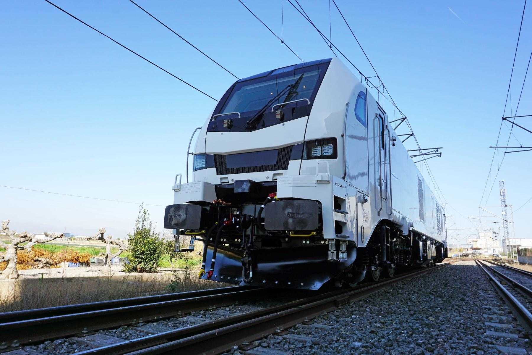 Stadler suministrará más locomotoras híbridas para los corredores de mercancías europeos
