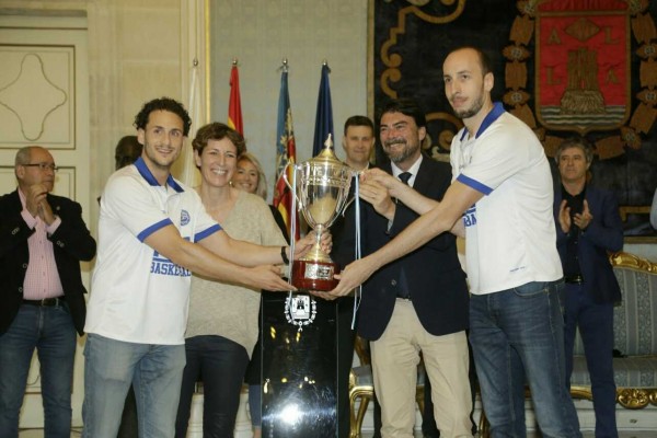 El consistorio concede una  subvención directa de 60.000 euros al Lucentum para impulsar eventos