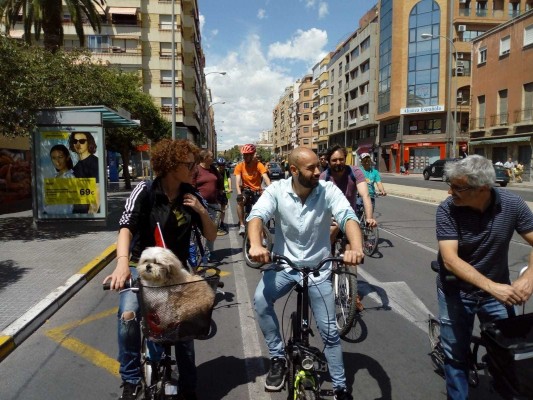 Unidas Podemos reivindica en bicicleta un nuevo Plan de Movilidad Urbana Sostenible en Alicante