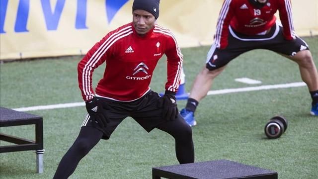 Beauvue se entrena en el gimnasio mientras no se aclara su futuro
