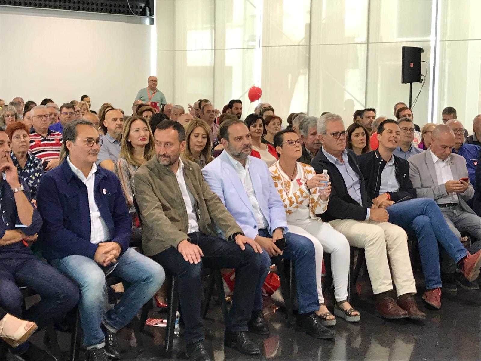 Ábalos lamenta que Cs, que iba de centrista, se haya centrado entre PP y Vox

