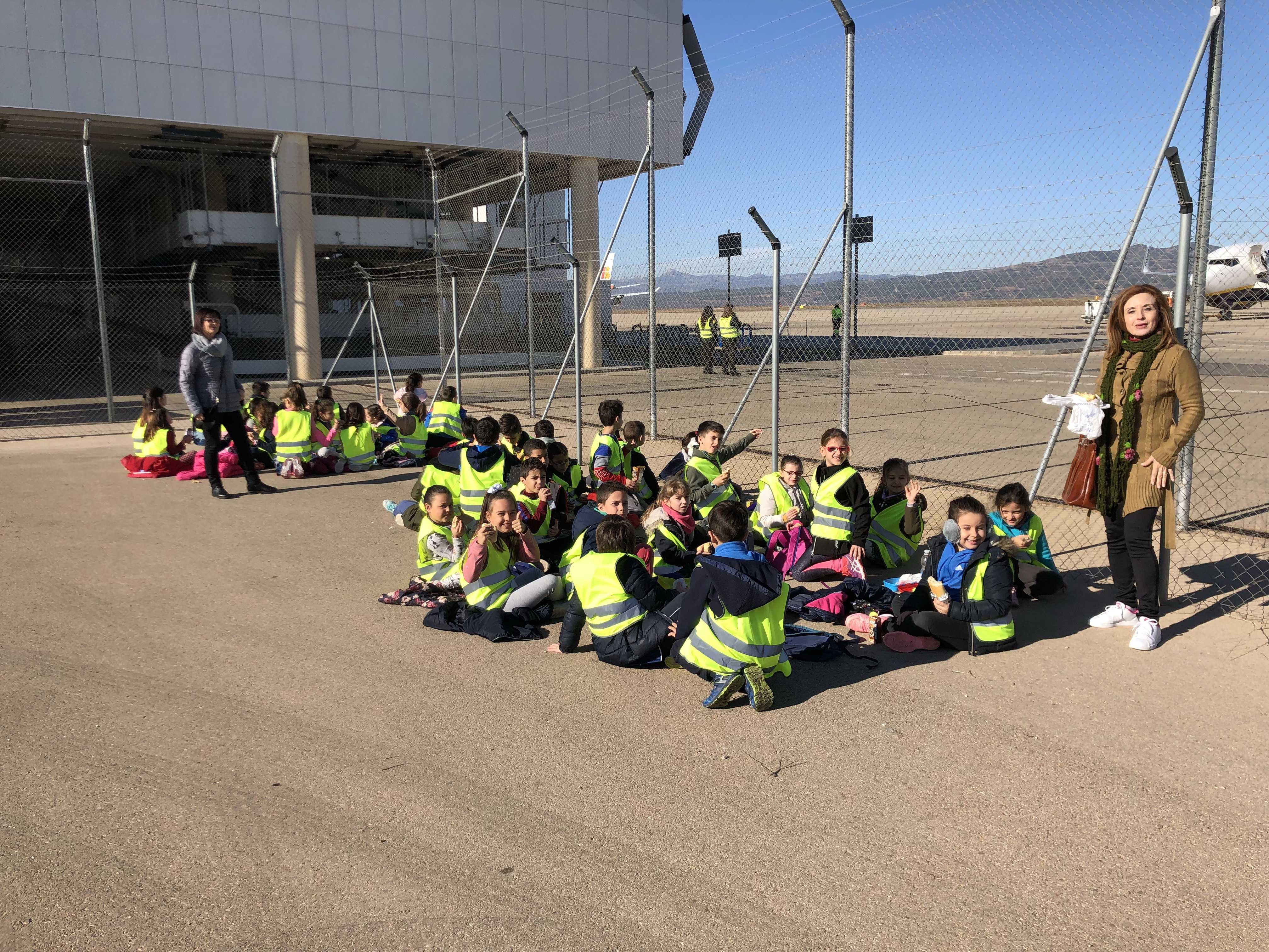 Más de 1.400 escolares visitan el aeropuerto de Castellón este curso a través de l'Aeroport al col·le