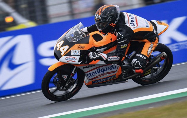 McPhee vence desde la 'pole'; Canet, tercero, más líder

