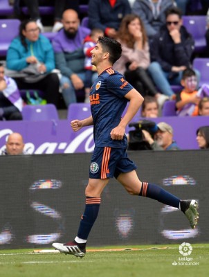 Los goles de Carlos Soler aparecen en el momento clave