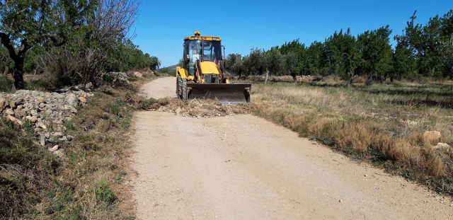 La Diputación rehabilita caminos rurales en 64 municipios de la provincia