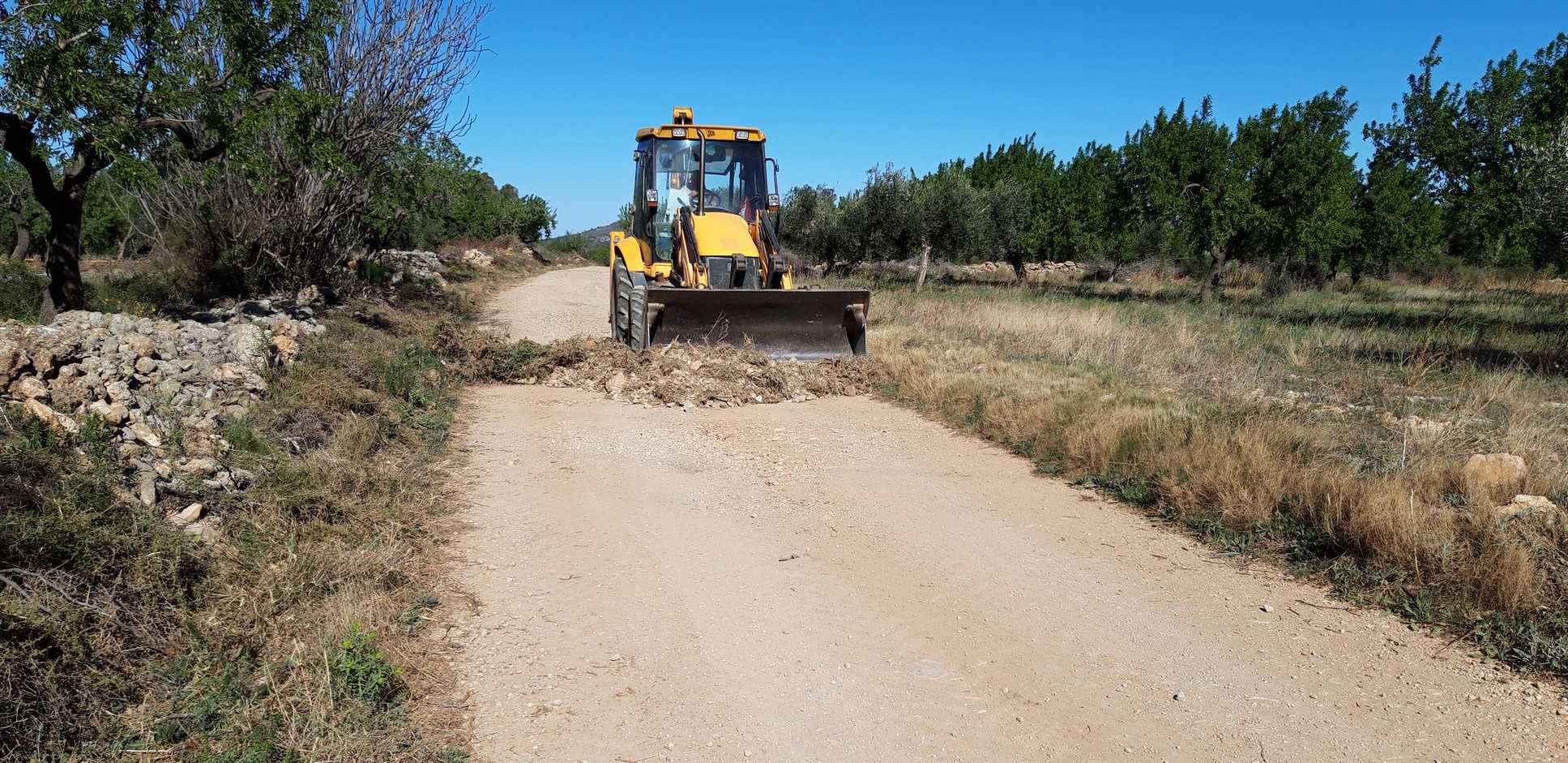 La Diputación rehabilita caminos rurales en 64 municipios de la provincia