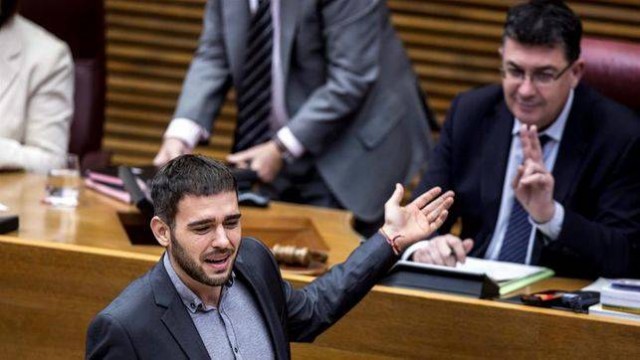 ¿Qué ha pasado esta semana en Les Corts y por qué debe el Bloc dar un 'puñetazo' en la mesa?