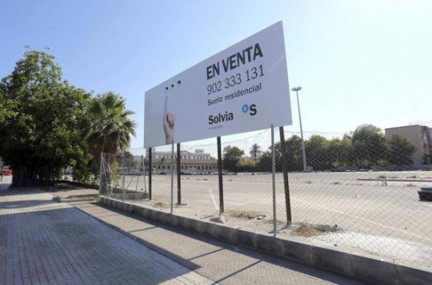 Los suelos de Solvia: Sabadell descarta a Kronos y Bain se retira; Oaktree y Cerberus a la 'final'