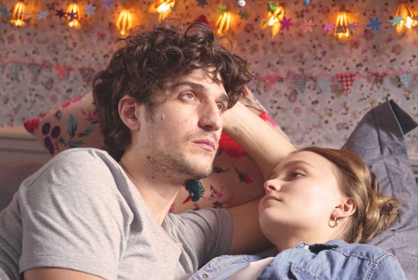 'Un hombre fiel': Entre la herencia de la Nouvelle Vague y la comedia romántica generacional 