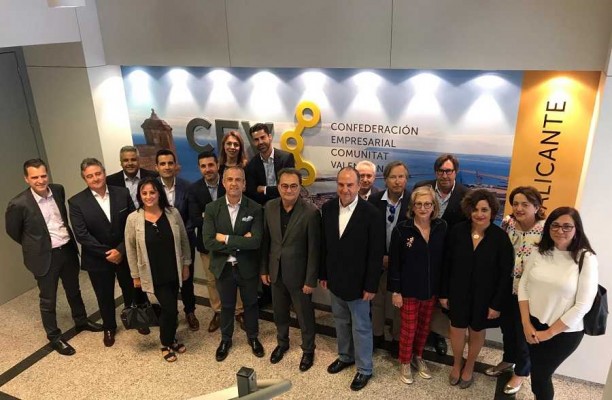 Sanguino expone su modelo de ciudad a la CEV Alicante