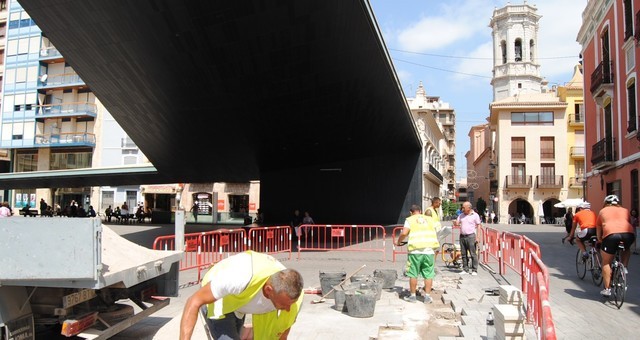 El PSOE estudia poner en marcha en Vila-real un plan que mejore el estado de la plaza Mayor
