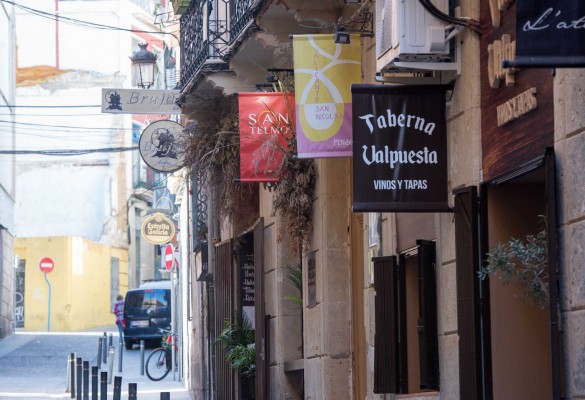 Así se ha transformado el Barrio de Alicante: del 'garrafón' a los gastrobares