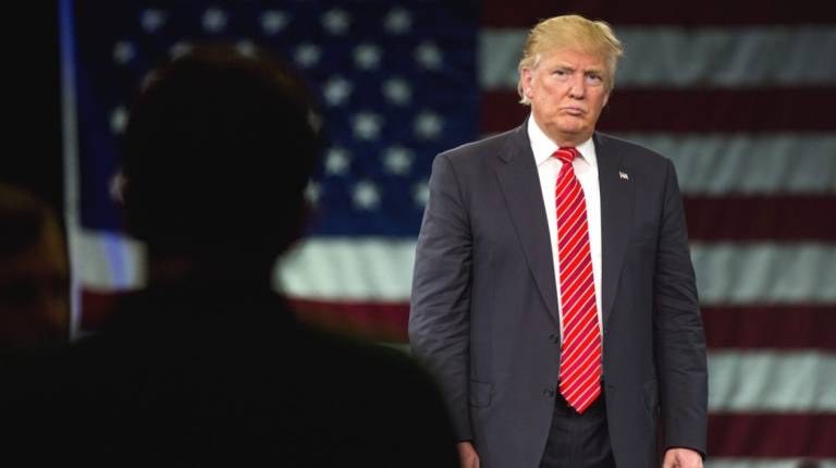 Trump da un plazo de 180 días para tomar una decisión sobre los aranceles a los coches