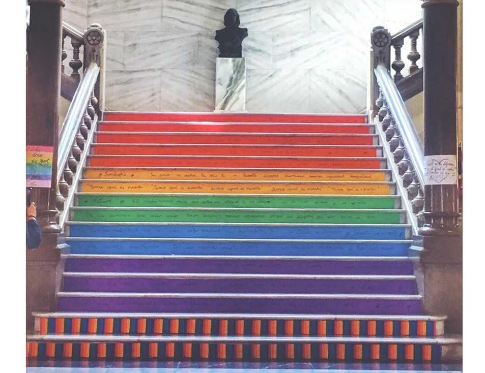 El instituto Ribalta se tiñe de arcoíris para rechazar la LGTBIfobia