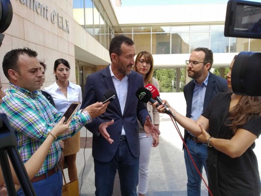 El PSOE promete en construir 400 pisos en San Antón y la rehabilitación de mil viviendas en Elche