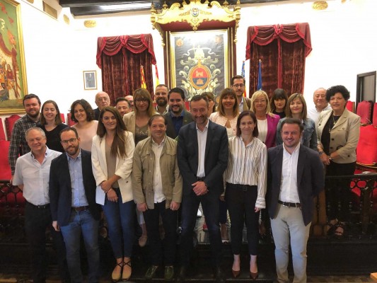 Elche aprueba la modificación
de la plantilla municipal y una subida salarial en plena campaña