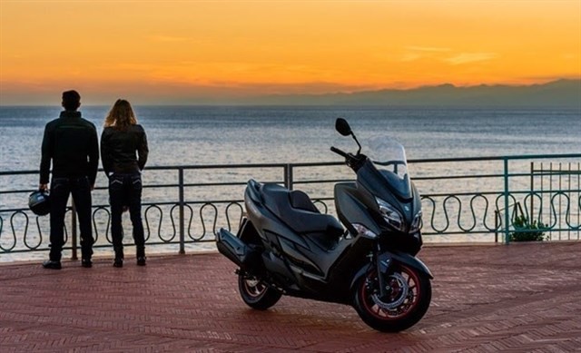 Suzuki presenta la nueva Burgman 400