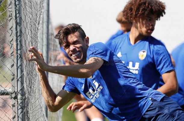 El Valencia trabaja sin Garay y con Kondogbia con la mente puesta en Valladolid

