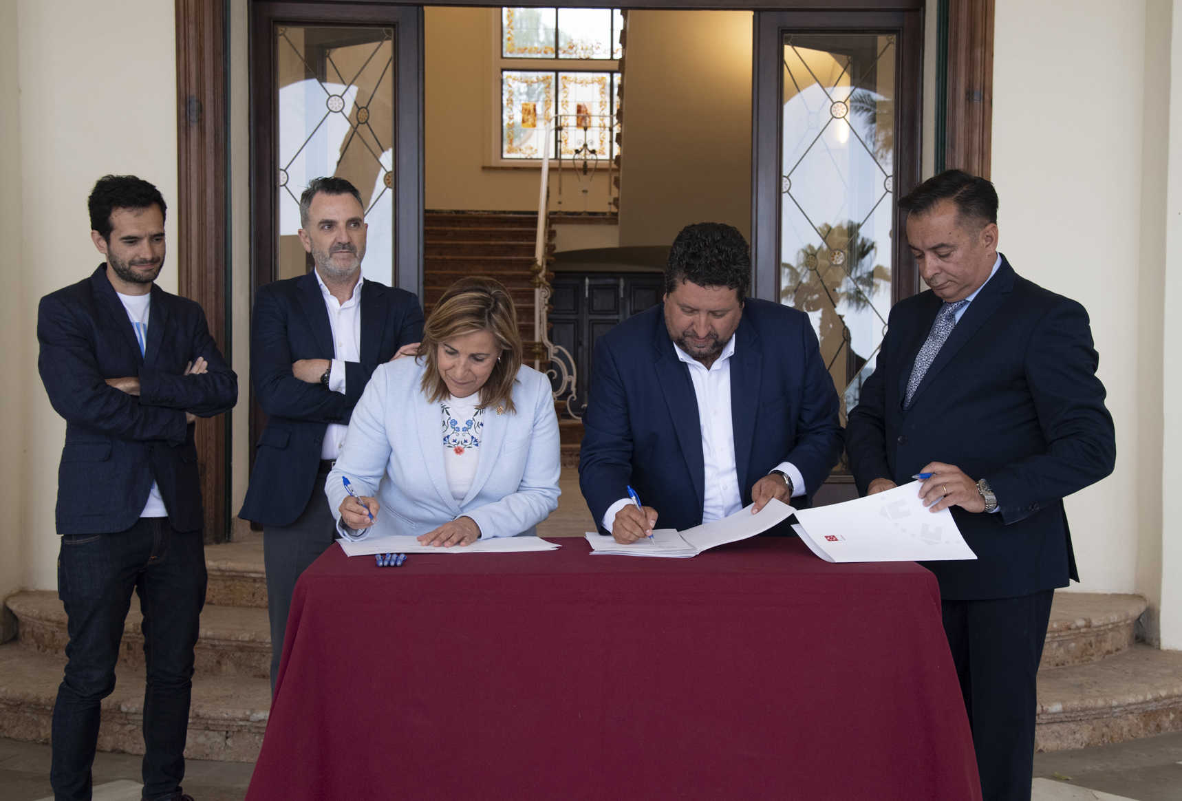 La firma del convenio ha tenido lugar en las instalaciones de la reformada Villa Elisa. - 