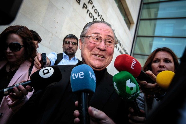 
El obispo Escudero descarga en el fallecido García Gasco las responsabilidades por la visita del Papa