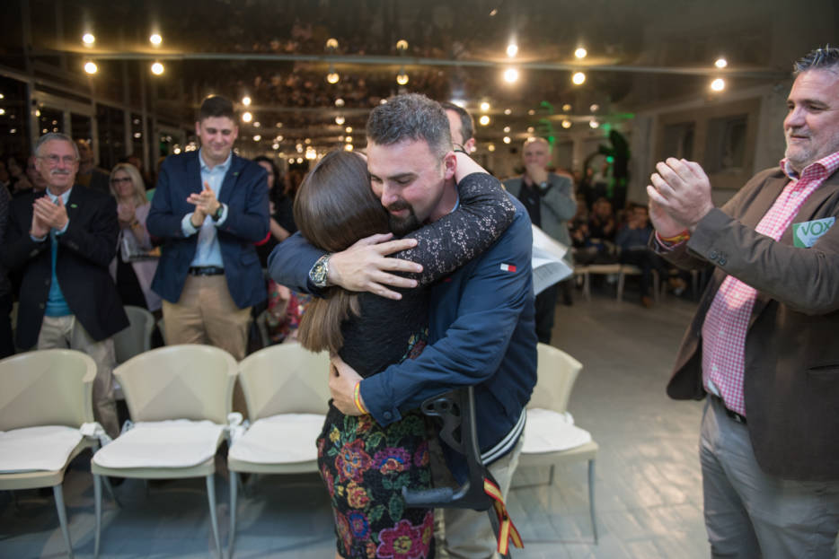 Eduardo Martínez Fuster, a la derecha, en el acto de presentación de candidatos. Foto RAFA MOLINA - 
