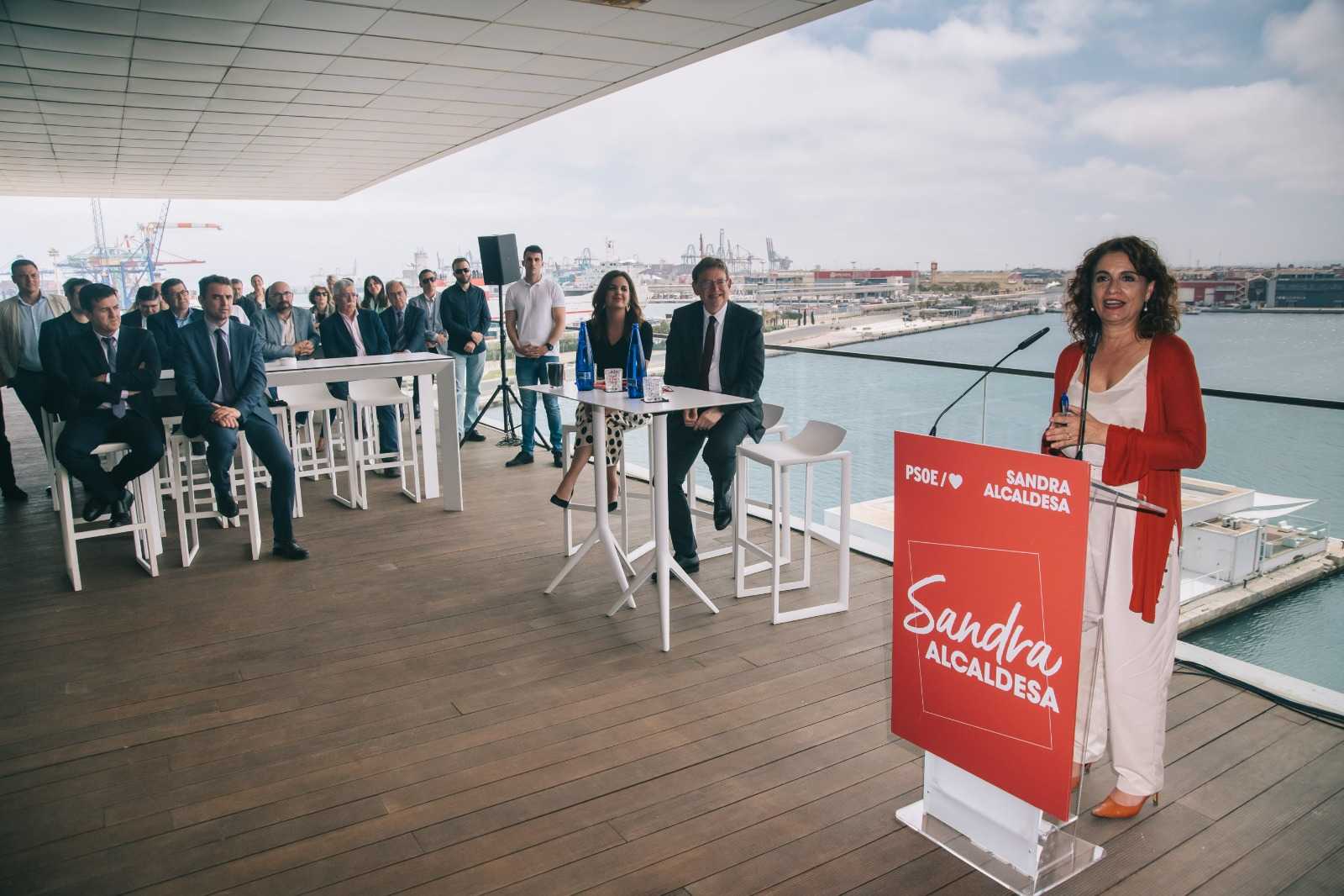 La ministra de Hacienda garantiza la asunción de la deuda de La Marina: 