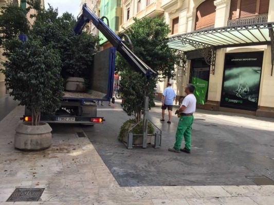 El Ayuntamiento de València activa la instalación de obstáculos de seguridad en zonas peatonales