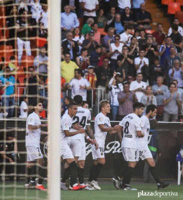 El Valencia adelanta a siete rivales en media liga