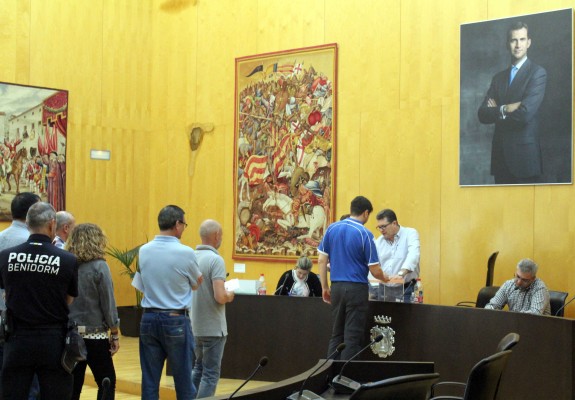 Los funcionarios de Benidorm respaldan la nueva VPT: el 73% de los votantes aprueban el nuevo documento