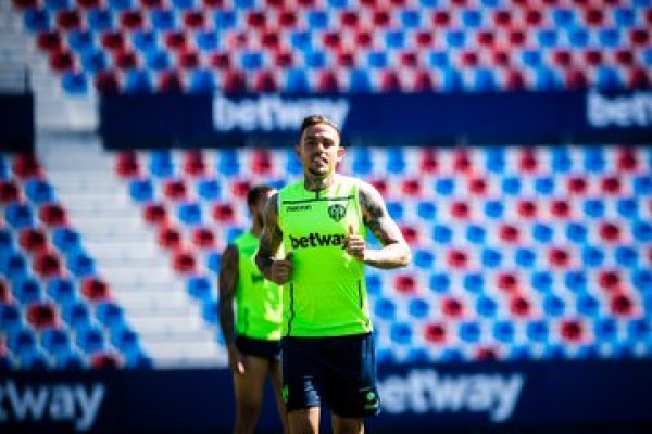 Paco López viaja con todos a la final de Girona