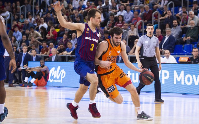 Valencia Basket asfixia al Barça en defensa y asalta el Palau (72-78)