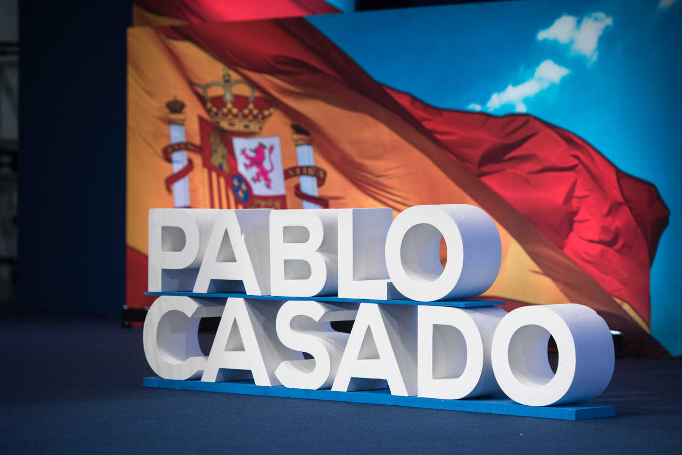 Escenario para el mitin de Casado en Alicante durante la última campaña. Foto: RAFA MOLINA - 