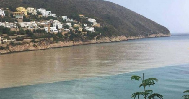 La polémica por el agua del Portet de Moraira se recrudece: los vecinos acudirán a Europa