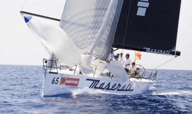 El barco Maserati, premio nacional de vela 'Terras Gaudas'