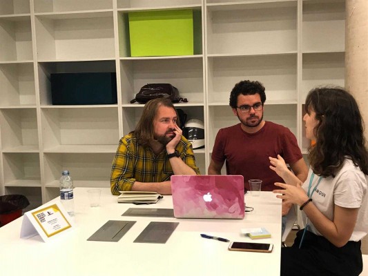 Las Naves acoge un 'First Dates' entre creativos y aspirantes