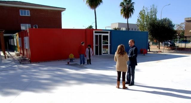 Firman el contrato para eliminar los barracones del colegio Carles Sarthou y la obra empezará en breve