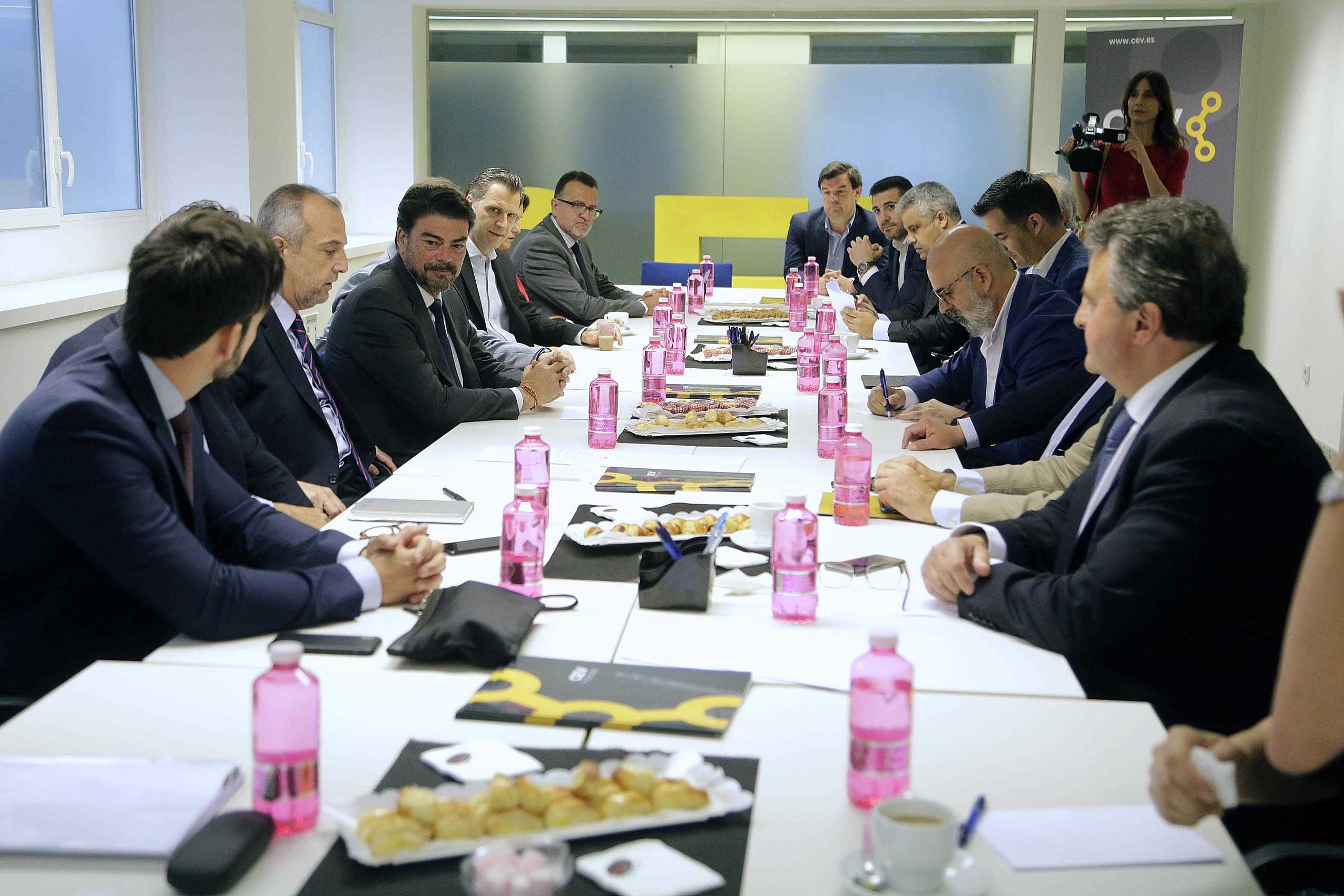 Barcala (PP) plantea a la CEV el impulso de la colaboración público-privada para crear empleo