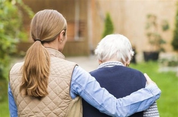 Los valencianos que dejan de trabajar por cuidar familiares con discapacidad suben un 64% en 2018