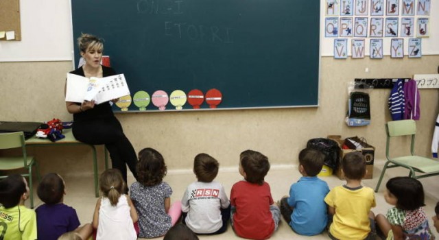 Educación plantea mantener 25 horas lectivas para los maestros y reducirlas a 18 en secundaria en dos cursos