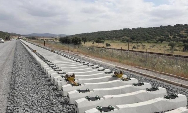 Adif licita el suministro de hilo para electrificar el tramo Sagunto-Castellón del Corredor
