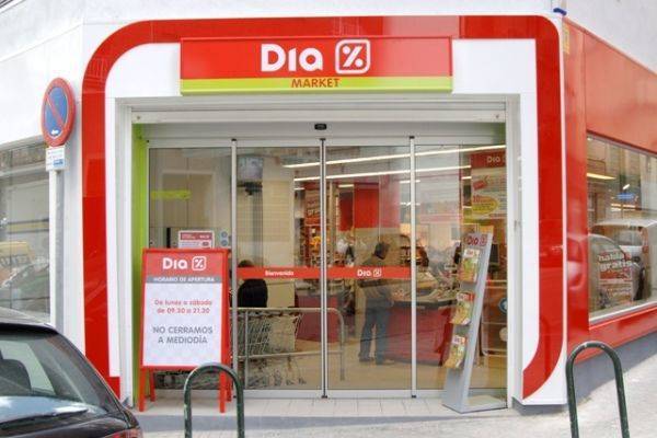 DIA Supermercados recupera en bolsa el precio de la OPA con Consum 'remoloneando'