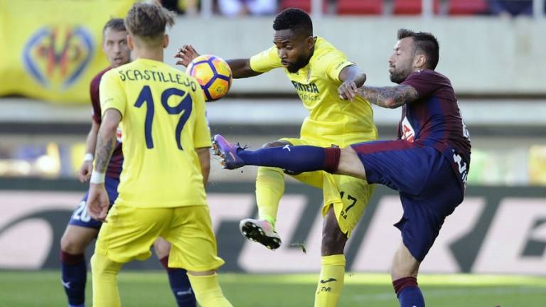 El Villarreal goleó con tres tantos de Bakambu en la última visita del Éibar