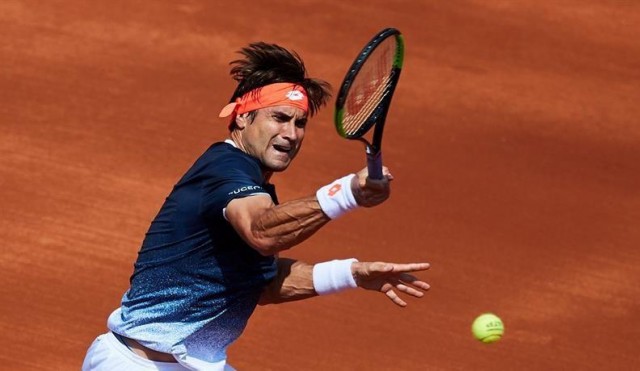 David Ferrer vence a Bautista y alarga su despedida