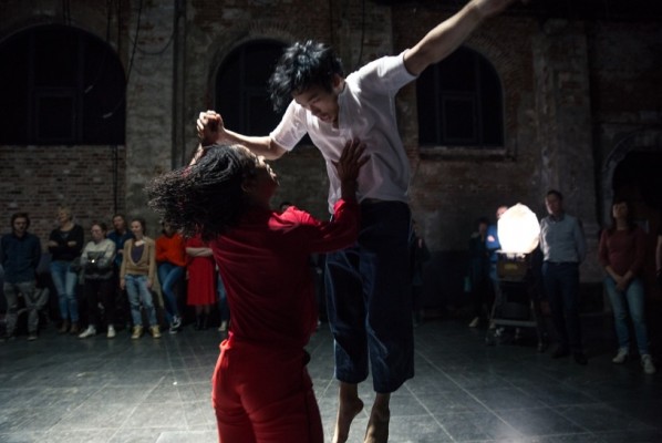 Los espectadores son los protagonistas de un 'happening' colectivo propuesto por Wim Vandekeybus 