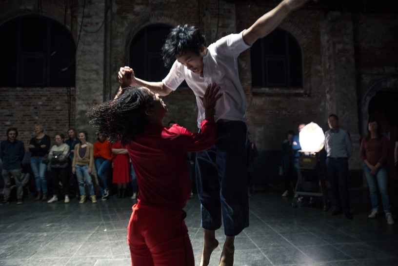 Los espectadores son los protagonistas de un 'happening' colectivo propuesto por Wim Vandekeybus 