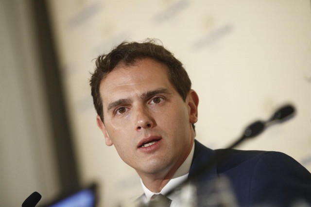 Rivera rechaza una abstención y dice a Casado que Cs gobernará cuando el Ejecutivo de Sánchez 