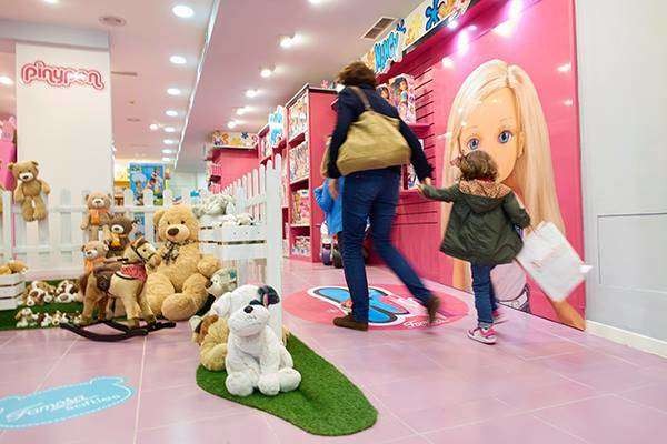 Famosa consolida su recuperación y dobla el beneficio en 2018 mientras sigue buscando 'novias'