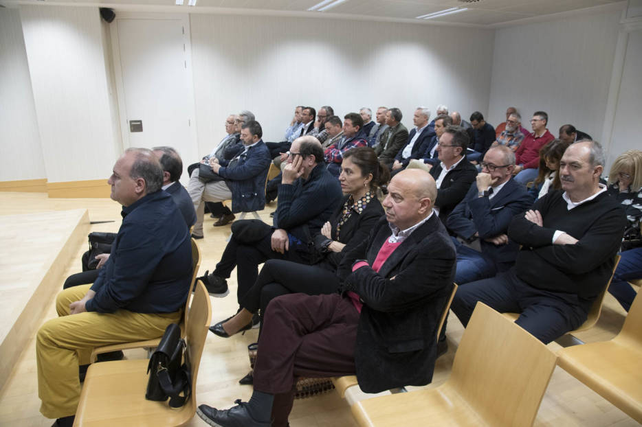 Acsusados en la primera sesión del juicio de la rama oriolana del Caso Brugal. Foto: PEPE OLIVARES - 
