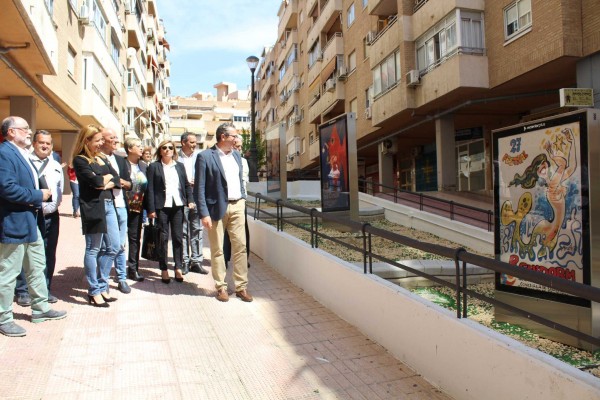Benidorm expone en Carrascos los carteles del Festival Internacional de la Canción en su sesenta aniversario
